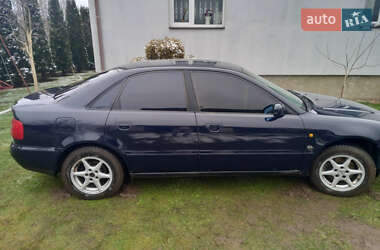 Седан Audi A4 1997 в Самборе