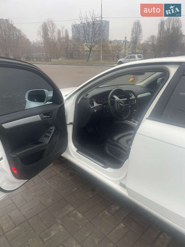 Седан Audi A4 2010 в Киеве