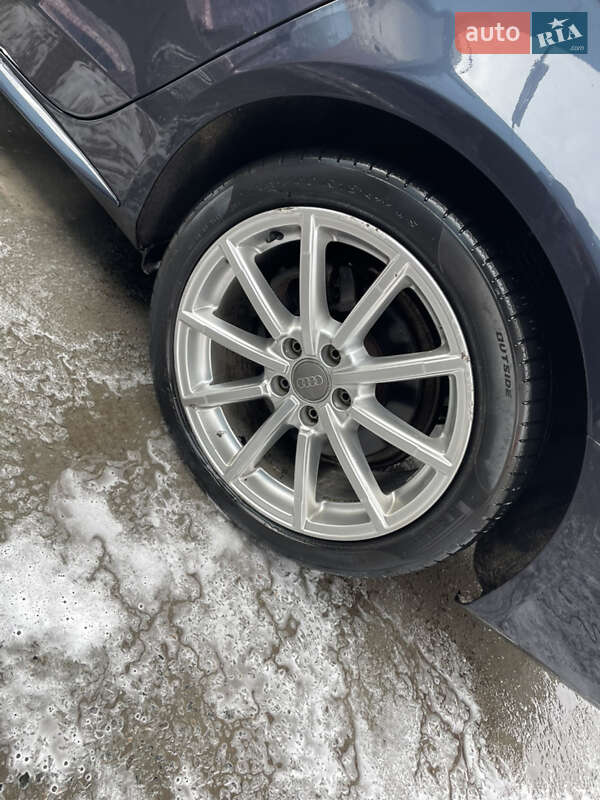 Седан Audi A4 2013 в Харькове
