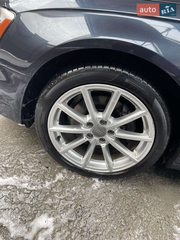 Седан Audi A4 2013 в Харькове