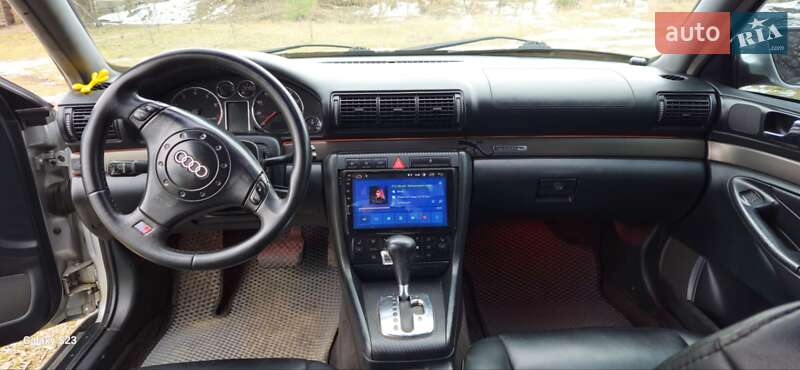 Седан Audi A4 2000 в Ромнах