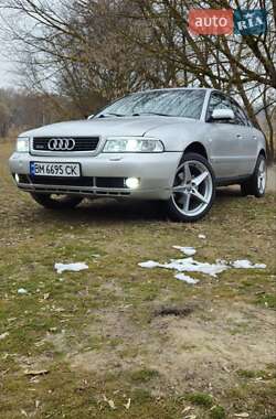 Седан Audi A4 2000 в Ромнах