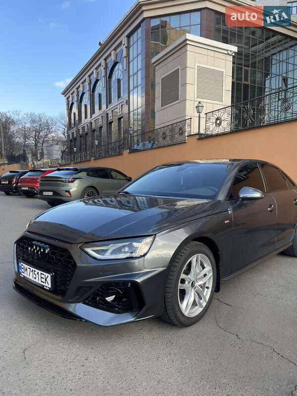 Седан Audi A4 2020 в 