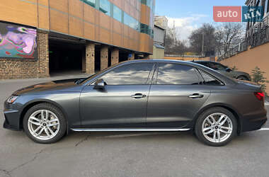 Седан Audi A4 2020 в 