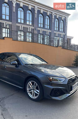 Седан Audi A4 2020 в 