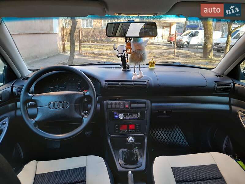 Седан Audi A4 1997 в Львове