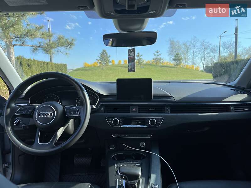 Седан Audi A4 2017 в Киеве