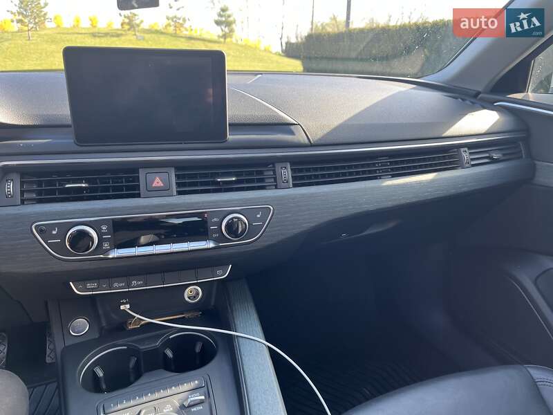 Седан Audi A4 2017 в Киеве