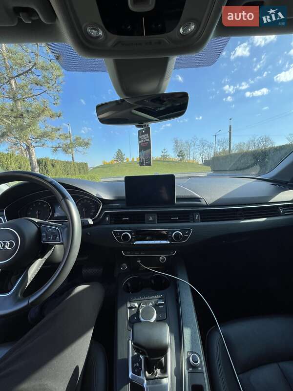 Седан Audi A4 2017 в Киеве