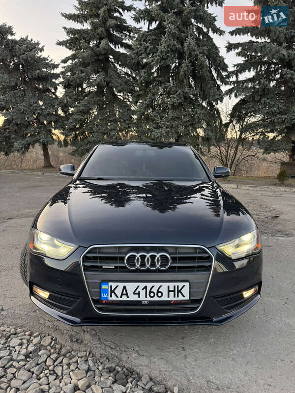 Седан Audi A4 2013 в Дрогобыче