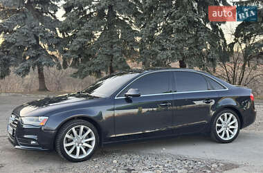 Седан Audi A4 2013 в 