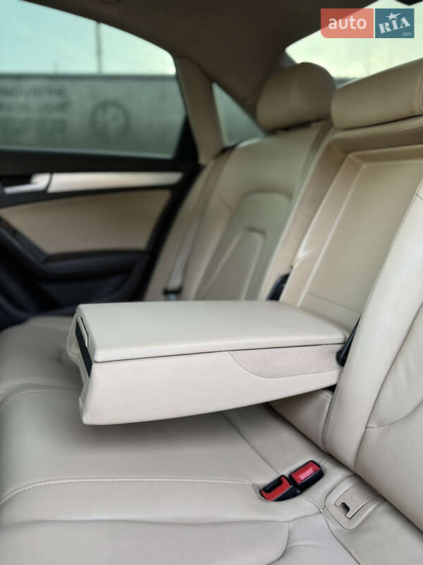 Седан Audi A4 2013 в Дрогобыче