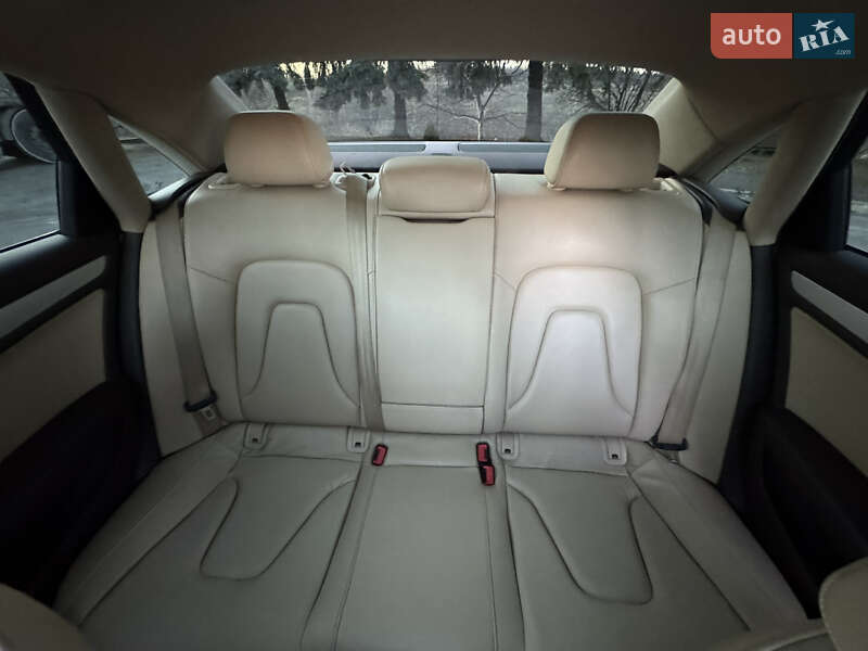Седан Audi A4 2013 в Дрогобыче