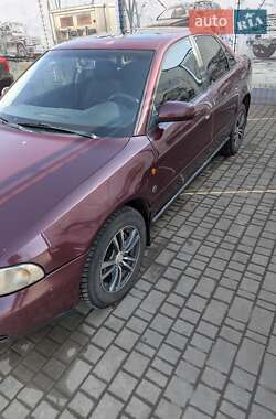 Седан Audi A4 1995 в Роздільній