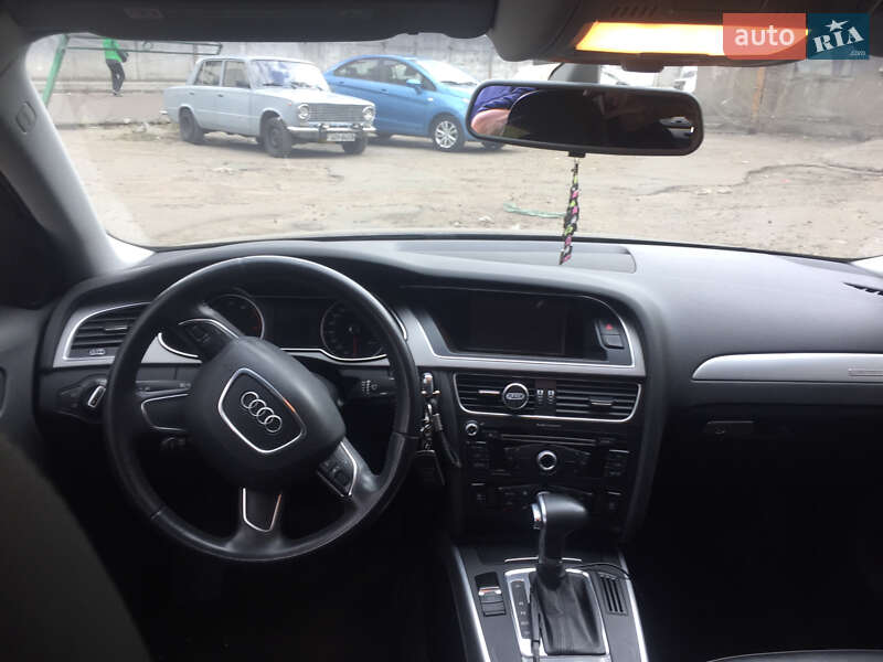 Седан Audi A4 2012 в Киеве