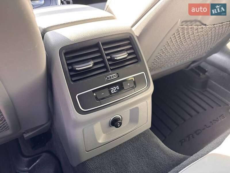 Седан Audi A4 2018 в Львове