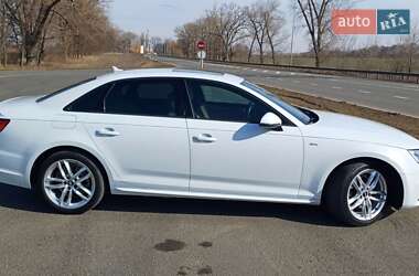 Седан Audi A4 2017 в Ромнах