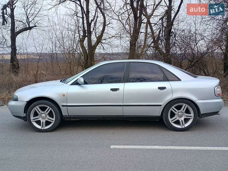 Седан Audi A4 1997 в Каменец-Подольском