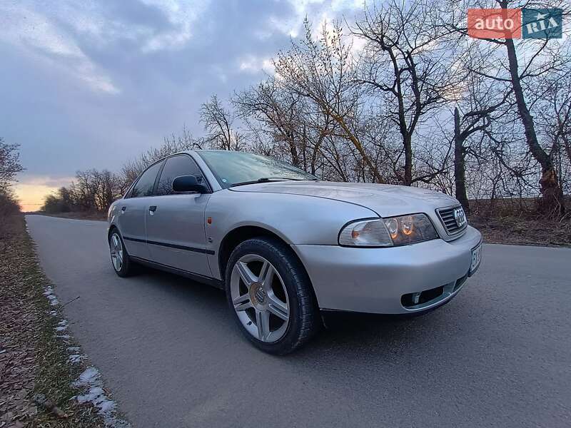 Седан Audi A4 1997 в Каменец-Подольском