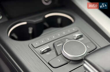 Седан Audi A4 2016 в Киеве