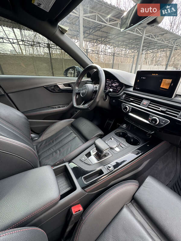 Седан Audi A4 2018 в Николаеве