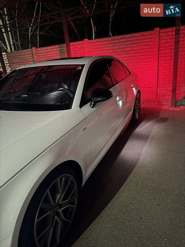 Седан Audi A4 2018 в Николаеве
