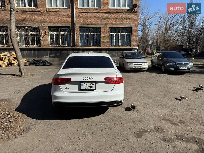 Седан Audi A4 2014 в Кривом Роге
