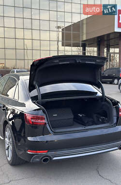 Седан Audi A4 2018 в 