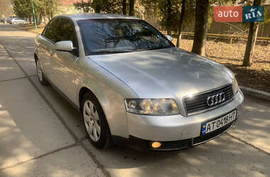 Седан Audi A4 2001 в Надворной