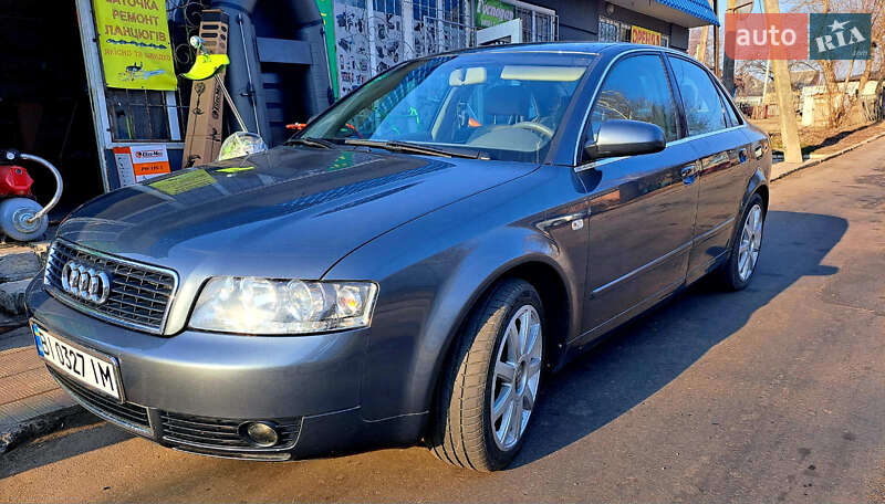 Седан Audi A4 2004 в Лохвице