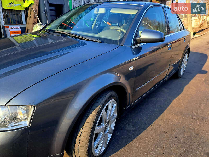 Седан Audi A4 2004 в Лохвице
