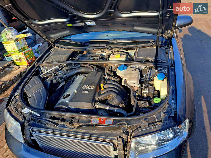 Седан Audi A4 2004 в Лохвице