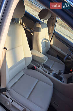 Седан Audi A4 2004 в Лохвице