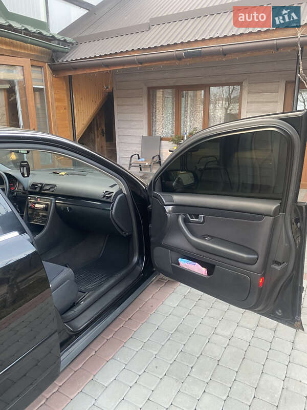 Седан Audi A4 2002 в Лазещине