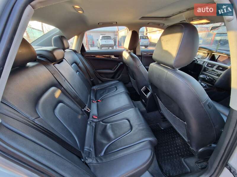 Седан Audi A4 2013 в Львове