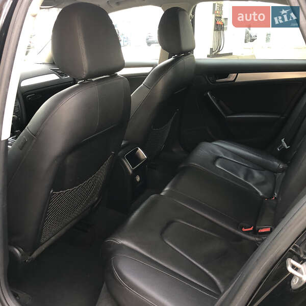 Седан Audi A4 2012 в Днепре