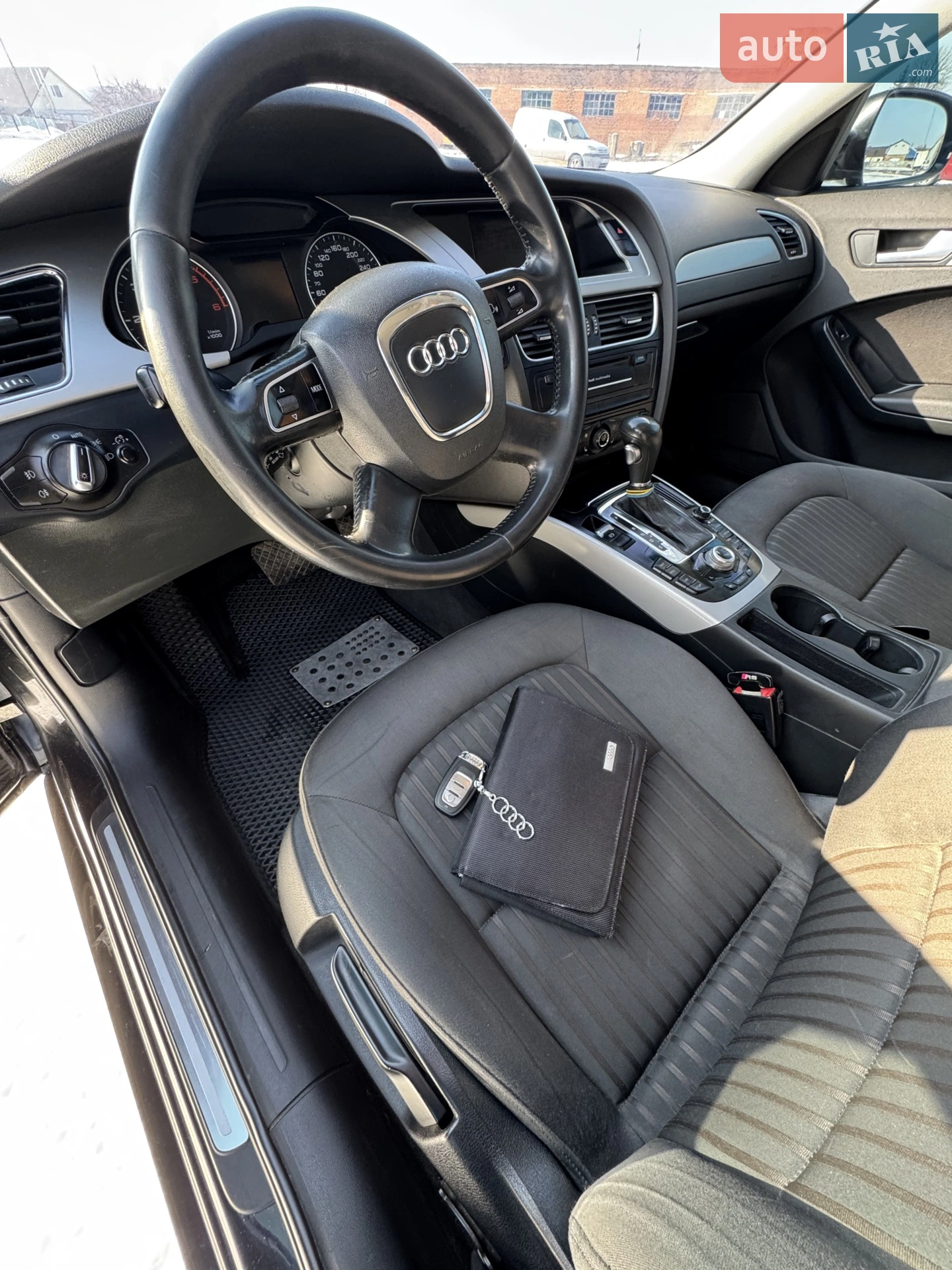 2011 Audi A4 - мініатюра 4