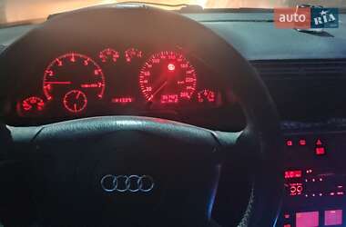 Седан Audi A4 1996 в Песочине