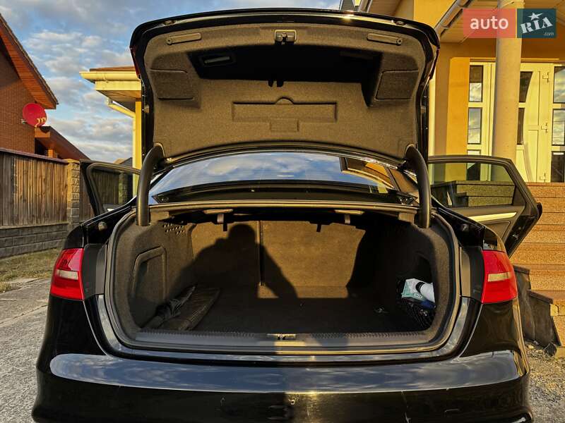 Седан Audi A4 2013 в Житомирі