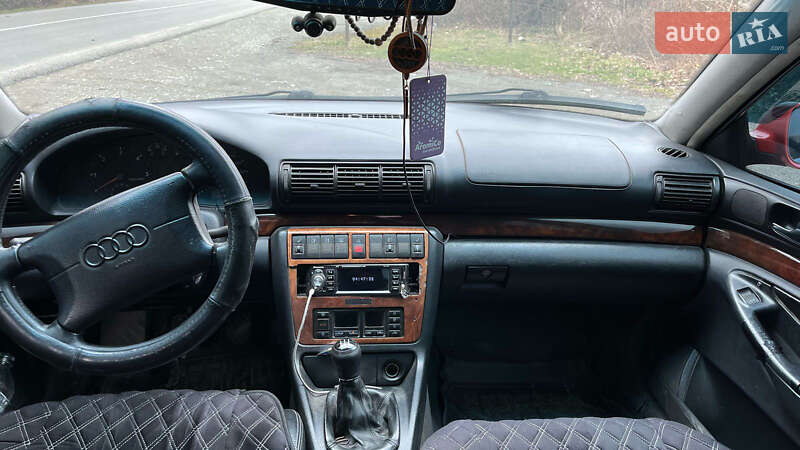 Седан Audi A4 1996 в Рахове