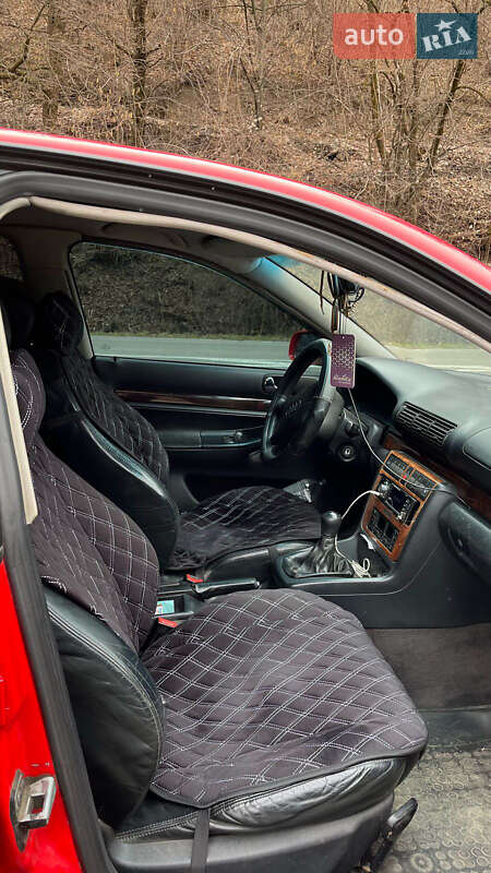 Седан Audi A4 1996 в Рахове