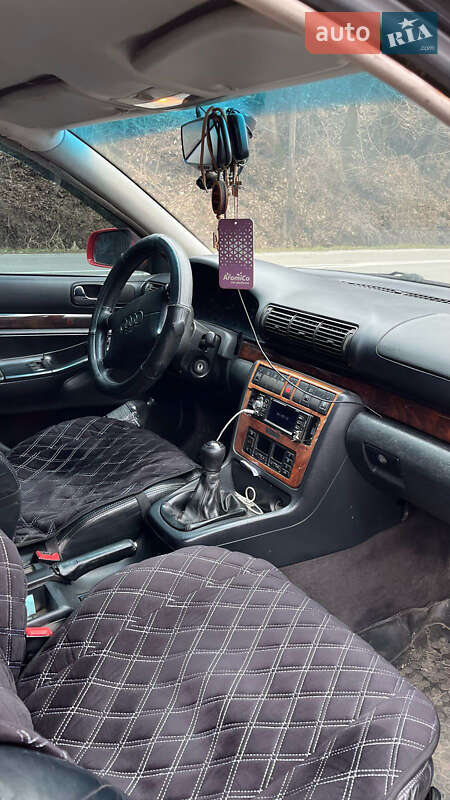 Седан Audi A4 1996 в Рахове