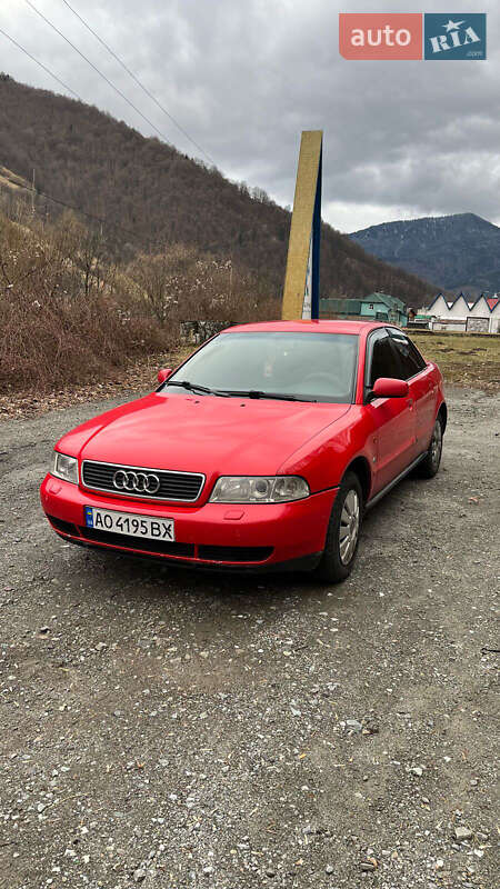 Седан Audi A4 1996 в Рахове