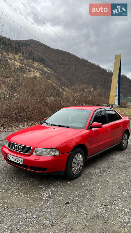 Седан Audi A4 1996 в Рахове