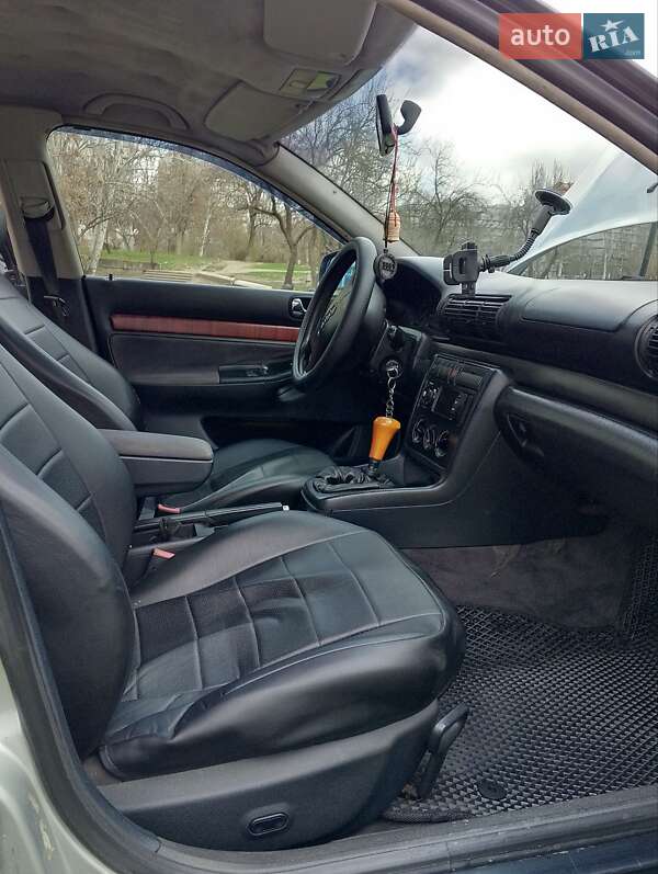 Седан Audi A4 1995 в Запорожье