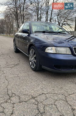 Седан Audi A4 1995 в 