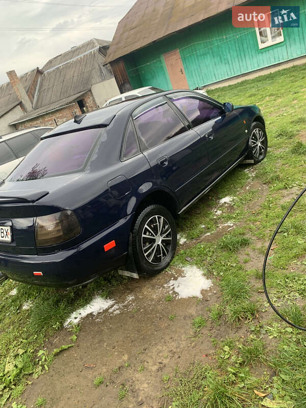 Седан Audi A4 1996 в Стрелках