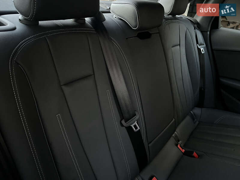 Седан Audi A4 2023 в Львові