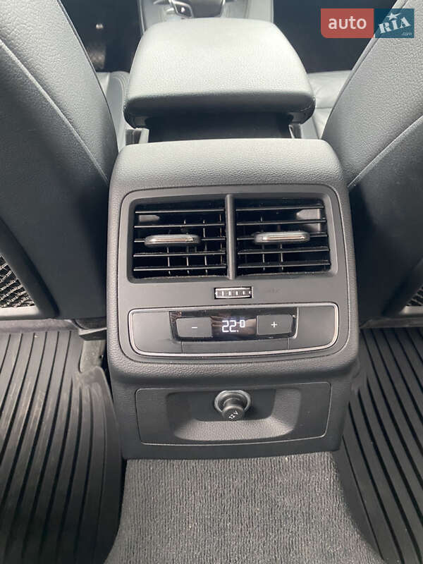 Седан Audi A4 2016 в Львове