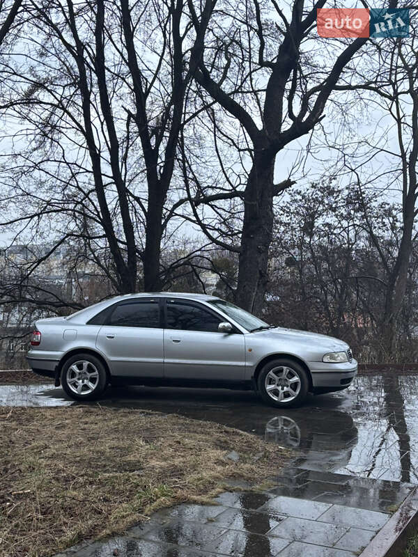 Седан Audi A4 1997 в Львове